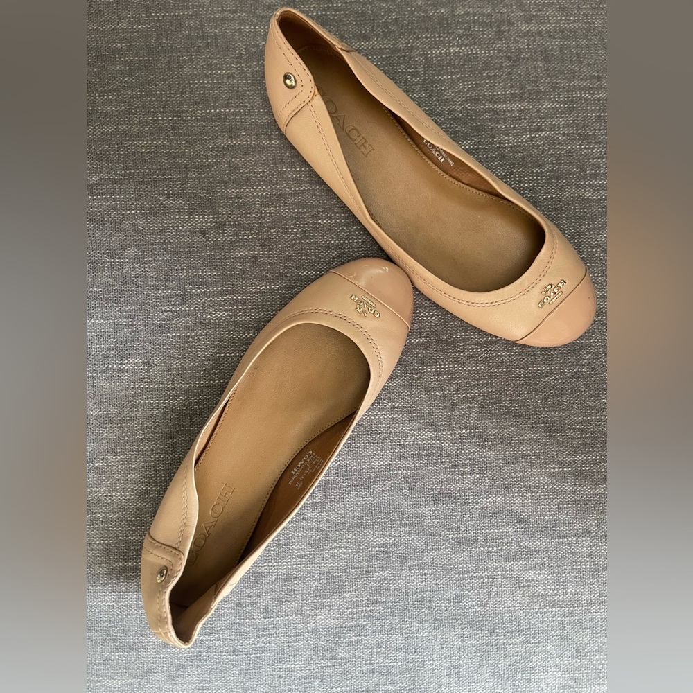 Coach Tan ballet Flats great condition gold hardware 7.5